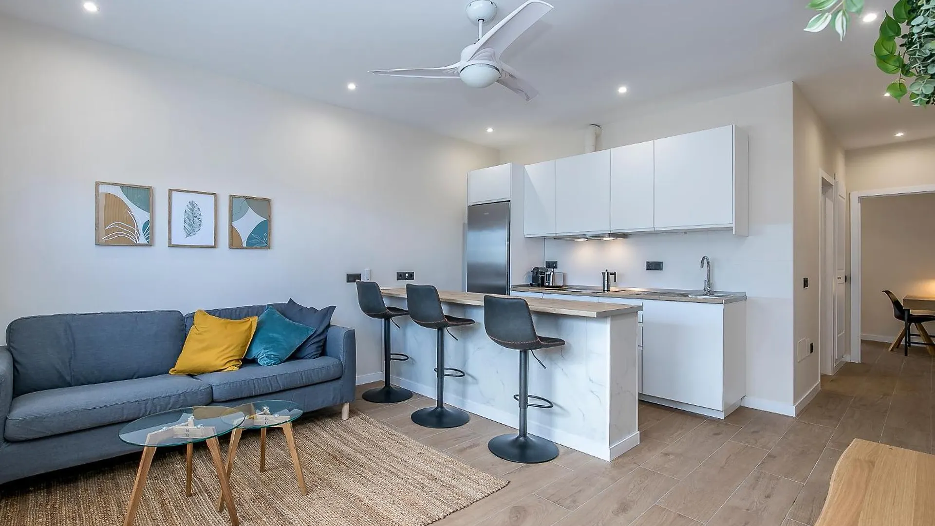 Charming & Modern Apartment Adriana location